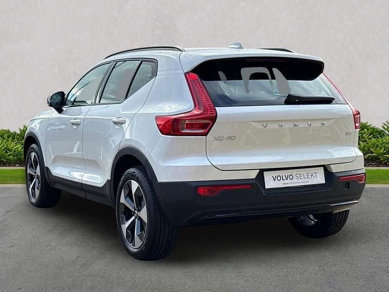 New Volvo XC40 Plus 2025 White SUV