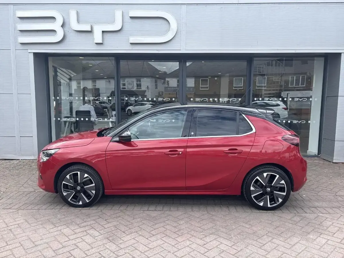 Used Vauxhall Corsa-e Elite 98 kW (134 HP) 2021 Red Hatchback