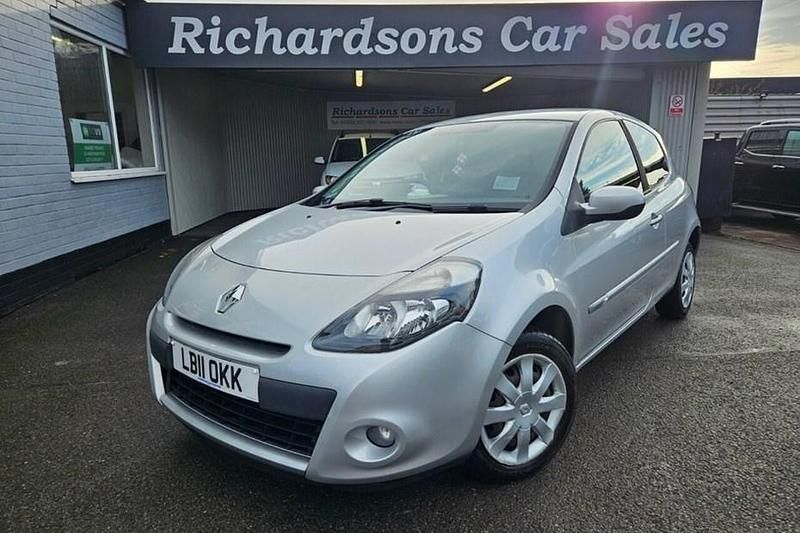 Silver Used 2011 Renault Clio II Expression Hatchback | £1,500 (Good price) - Image 1/1