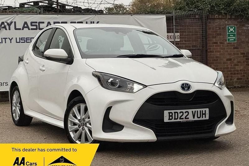 White Used 2022 Toyota Yaris Hybrid Hatchback | £12,890 (Good price) - Image 1/1