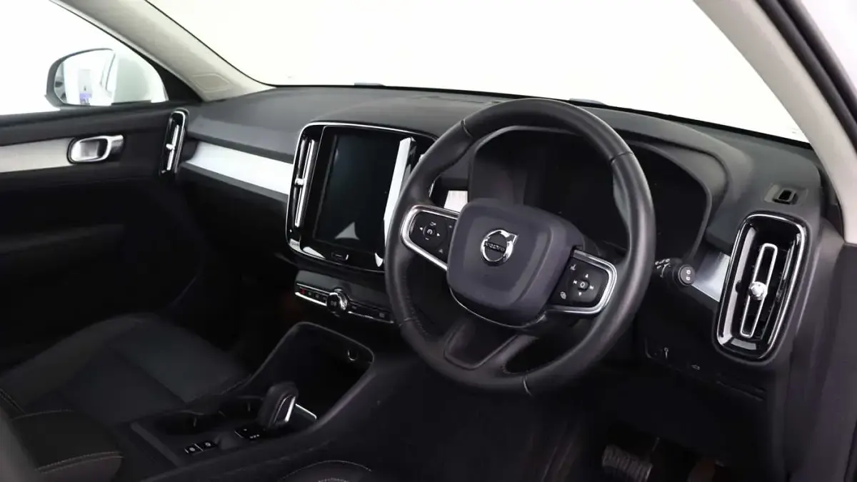 Used Volvo XC40 Momentum 163 HP (119 kW) 2020 SUV