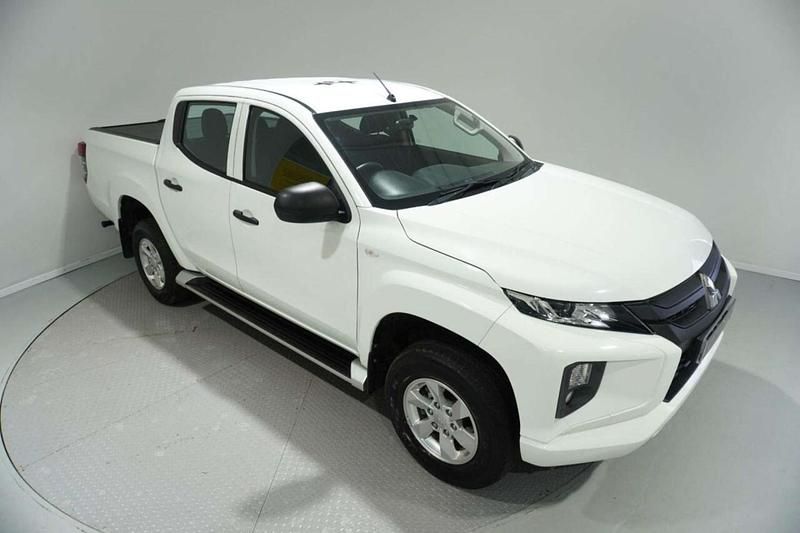 Used Mitsubishi L200 150 HP (110 kW) 2020 White Pickup