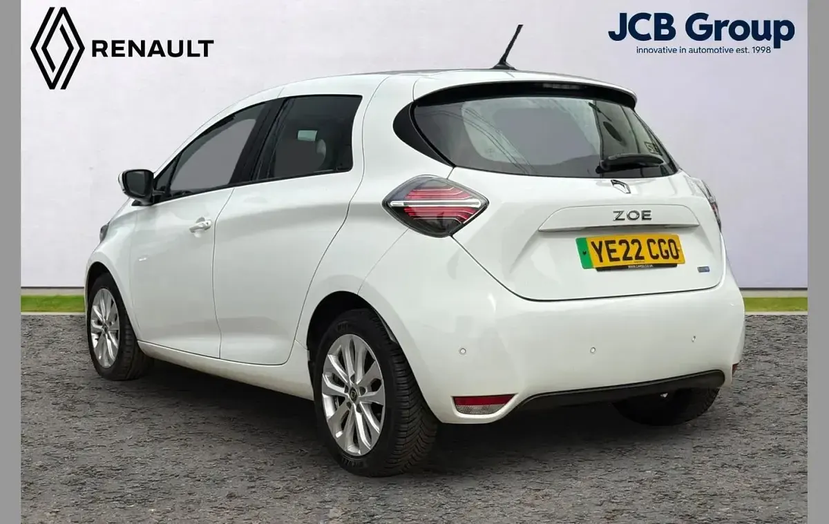 Used Renault Zoe Iconic 80 kW (109 HP) 2022 White Hatchback