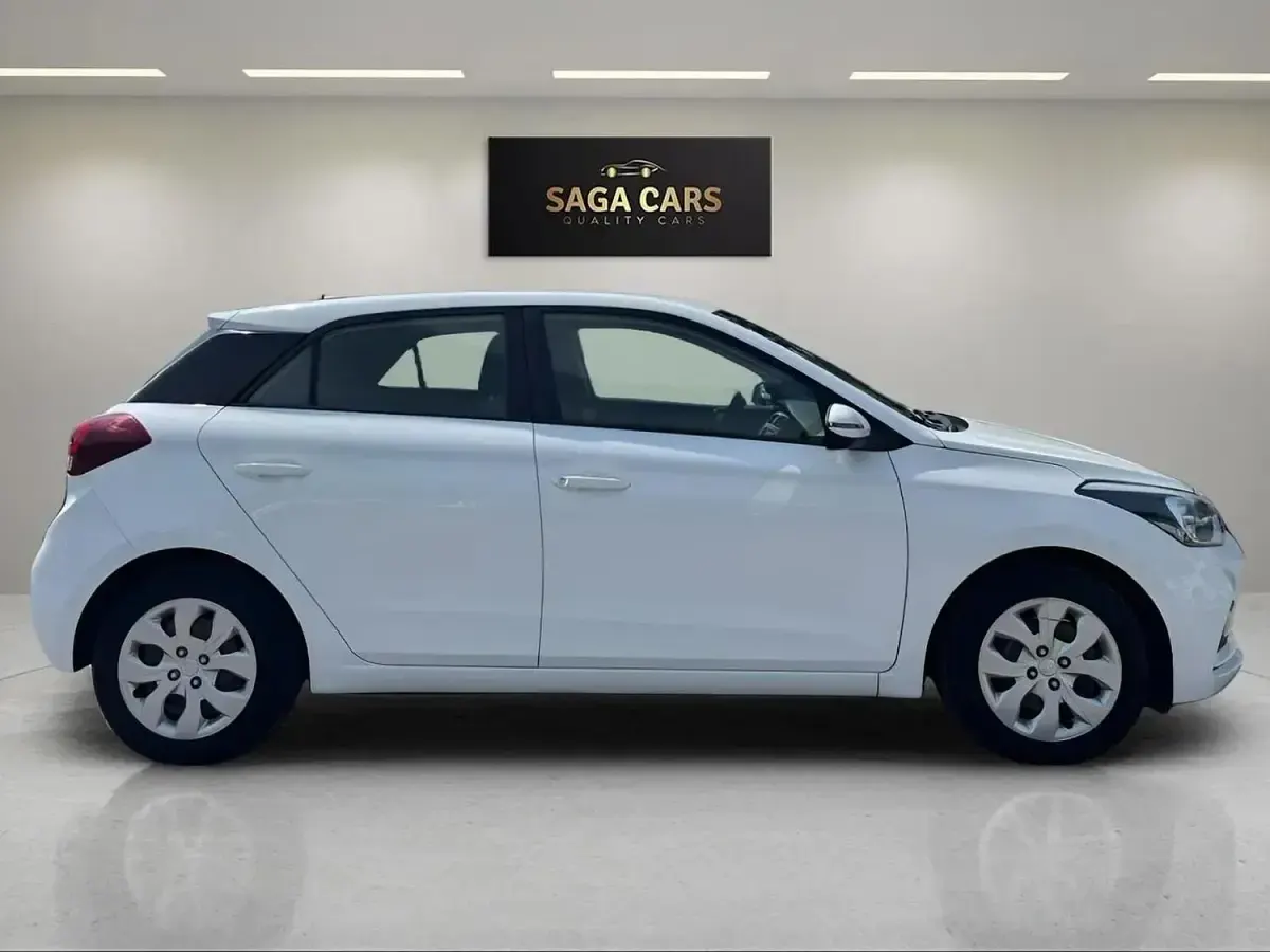 Used Hyundai i20 75 HP (55 kW) 2019 White Hatchback