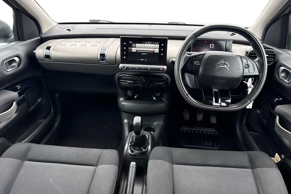 Used Citroën C4 Cactus Flair 110 HP (80 kW) 2016 White Hatchback