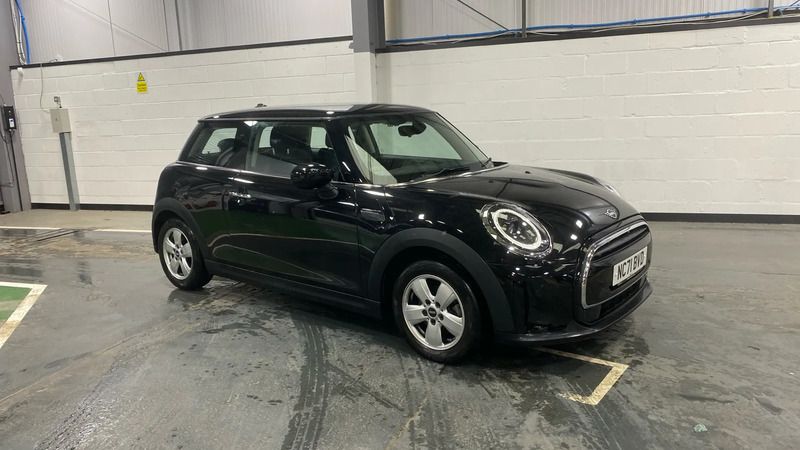 Black Used 2022 Mini Cooper Classic Hatchback | £13,977 (Good price) - Image 1/4