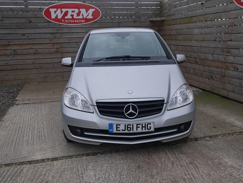 Begagnad Mercedes A160 Classic 95 HK (69 kW) 2012 Silver Halvkombi