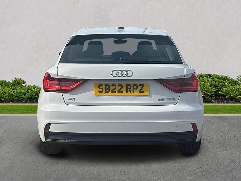 Used Audi A1 Sportback Premium 95 HP (69 kW) 2022 White Hatchback