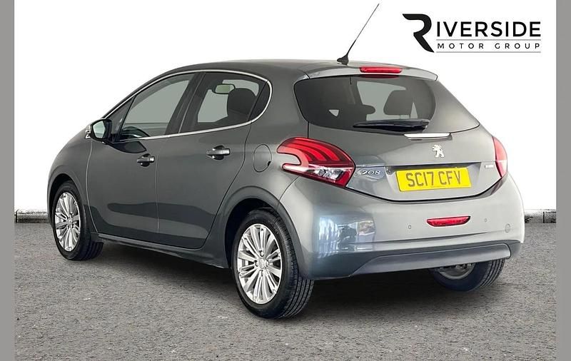 Used Peugeot 208 Allure 82 HP (60 kW) 2017 Grey Hatchback