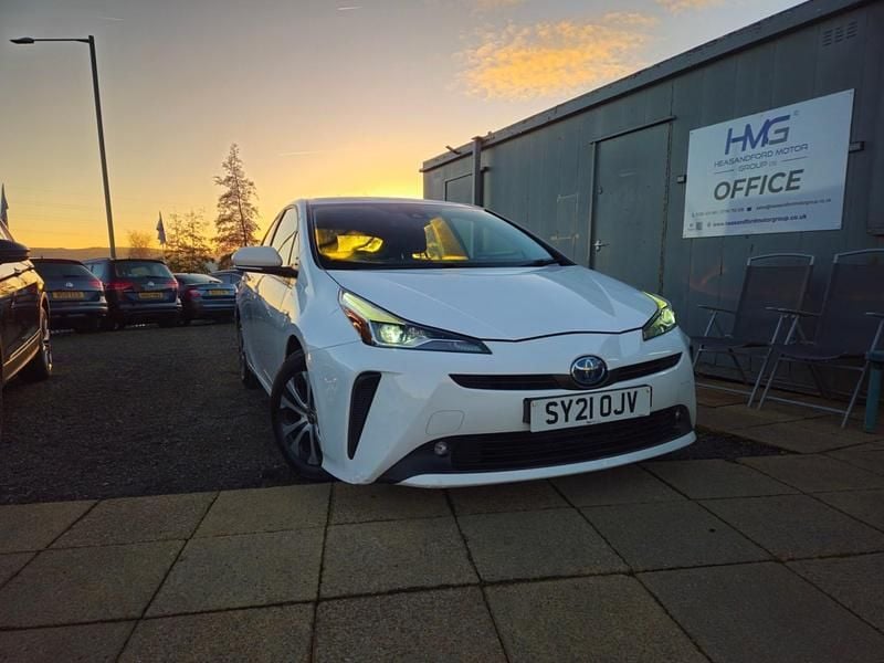 Used Toyota Prius Active 122 HP (89 kW) 2021 White Hatchback