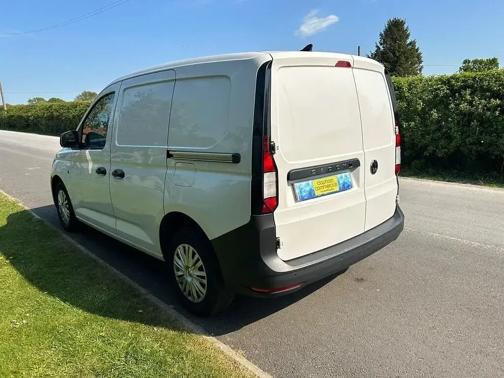 Begagnad VW Caddy 102 HK (75 kW) 2022 Vit Minibuss