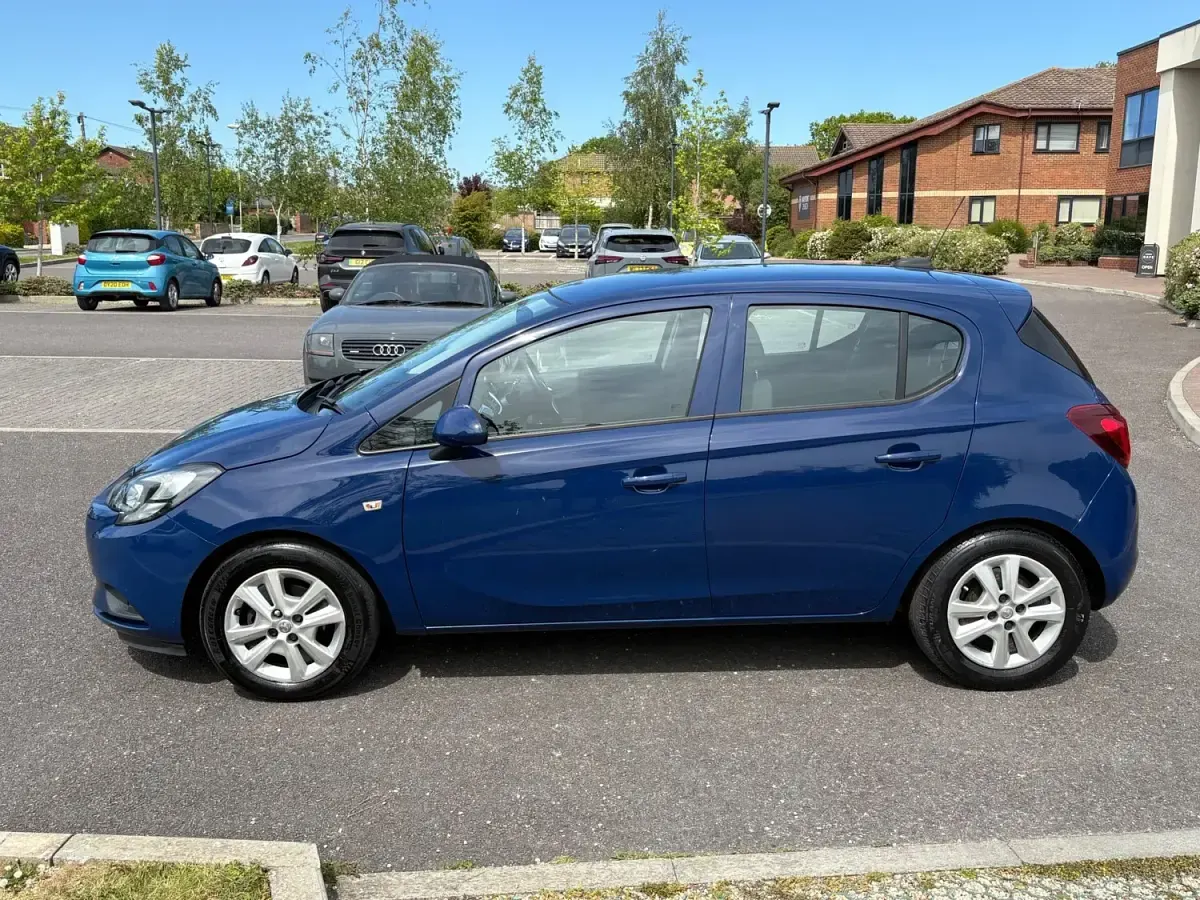 Second-hand Vauxhall Corsa Design Edition 90 CP (66 kW) 2018 Albastru Hatchback