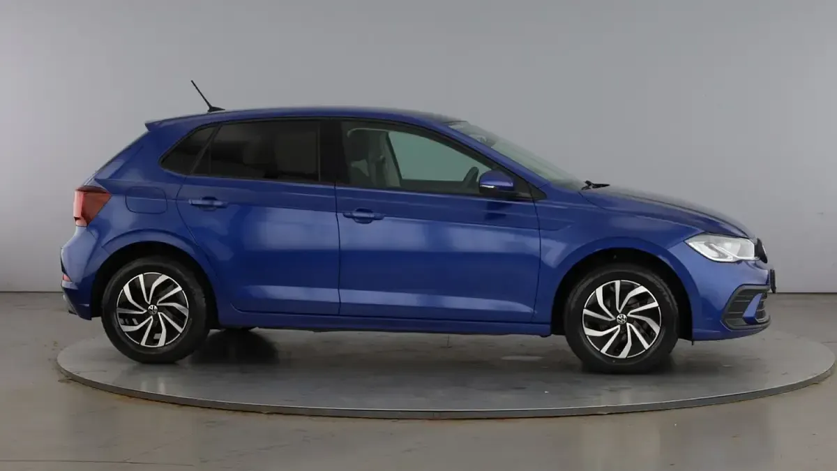 Used VW Polo Life 95 HP (69 kW) 2024 Blue Hatchback