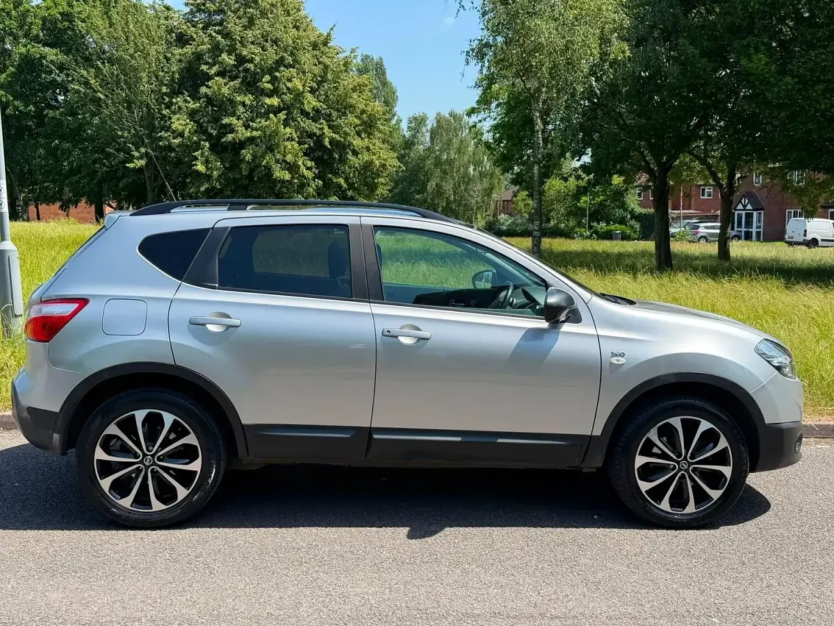 Used Nissan Qashqai 360º 2013 Silver SUV