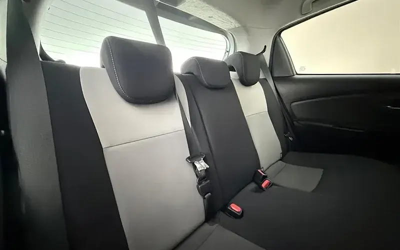 Used Toyota Yaris 101 HP (74 kW) 2018 Silver Hatchback