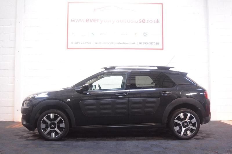 Used Citroën C4 Cactus Flair 82 HP (60 kW) 2016 Black Hatchback