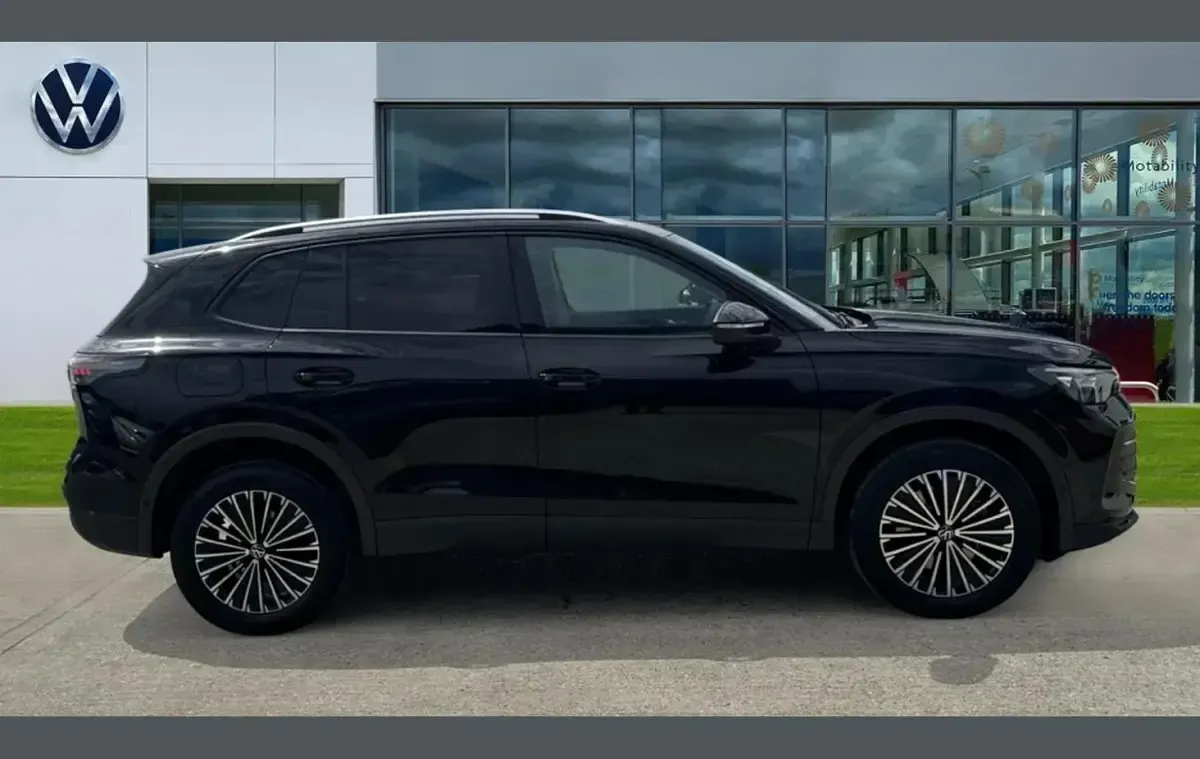 Używany VW Tiguan Match 200 KM (147 kW) 2025 Czarny SUV