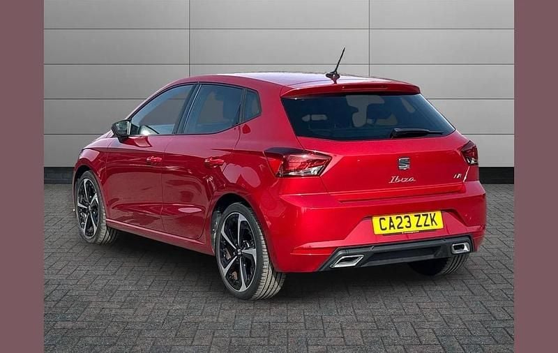 Usado Seat Ibiza FR Sport 108 HP (79 kW) 2023 Vermelho Citadino