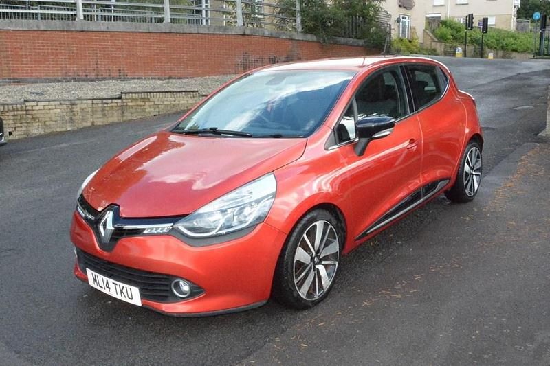 Used Renault Clio IV Dynamique 2014 Red Hatchback