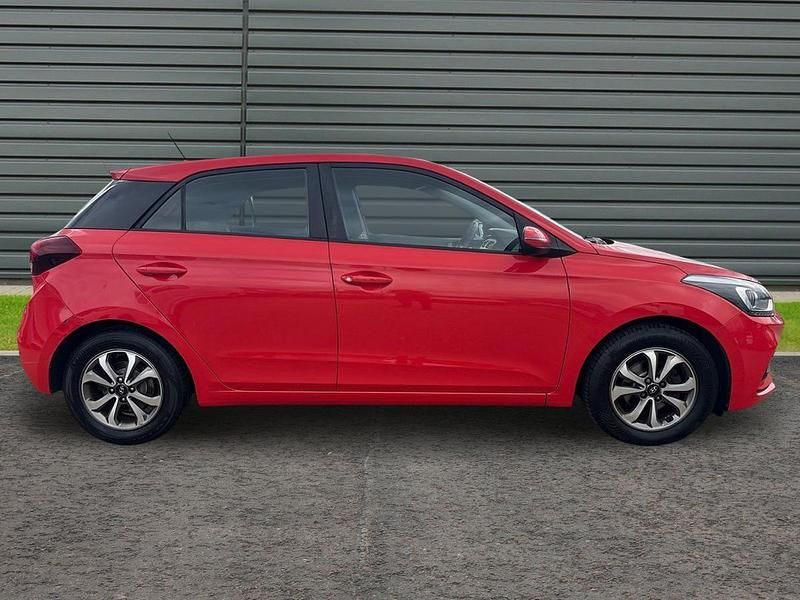 Used Hyundai i20 SE 84 HP (61 kW) 2018 Red Hatchback