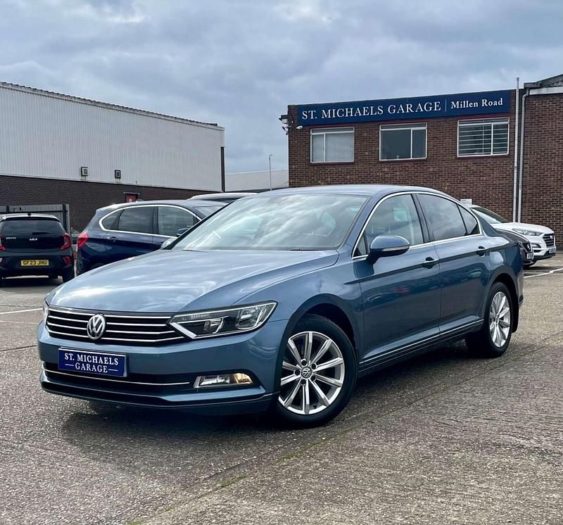 Usado VW Passat Business 150 HP (110 kW) 2017 Azul Sedan
