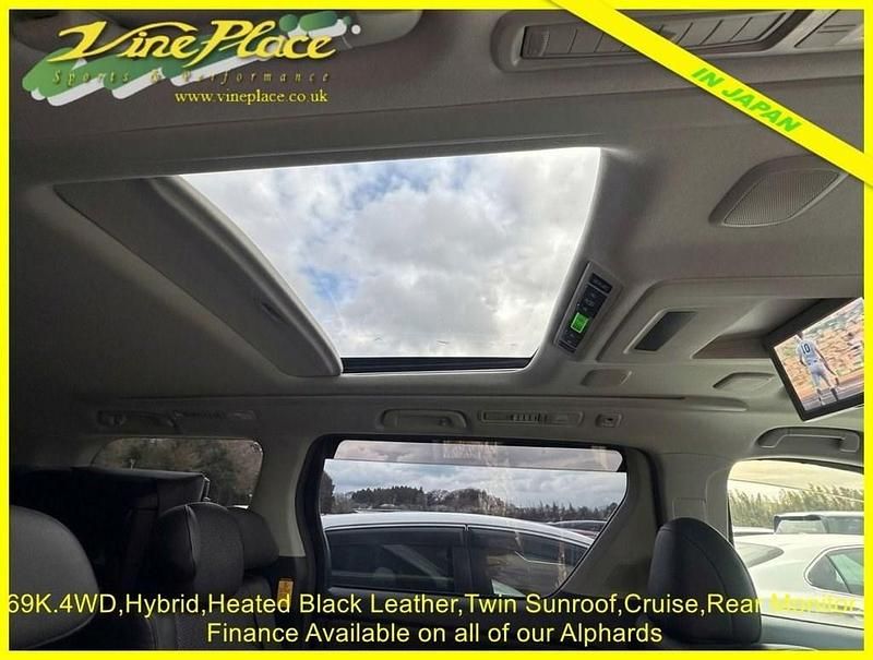 Second-hand Toyota Alphard Executive 2013 Alb Monovolum