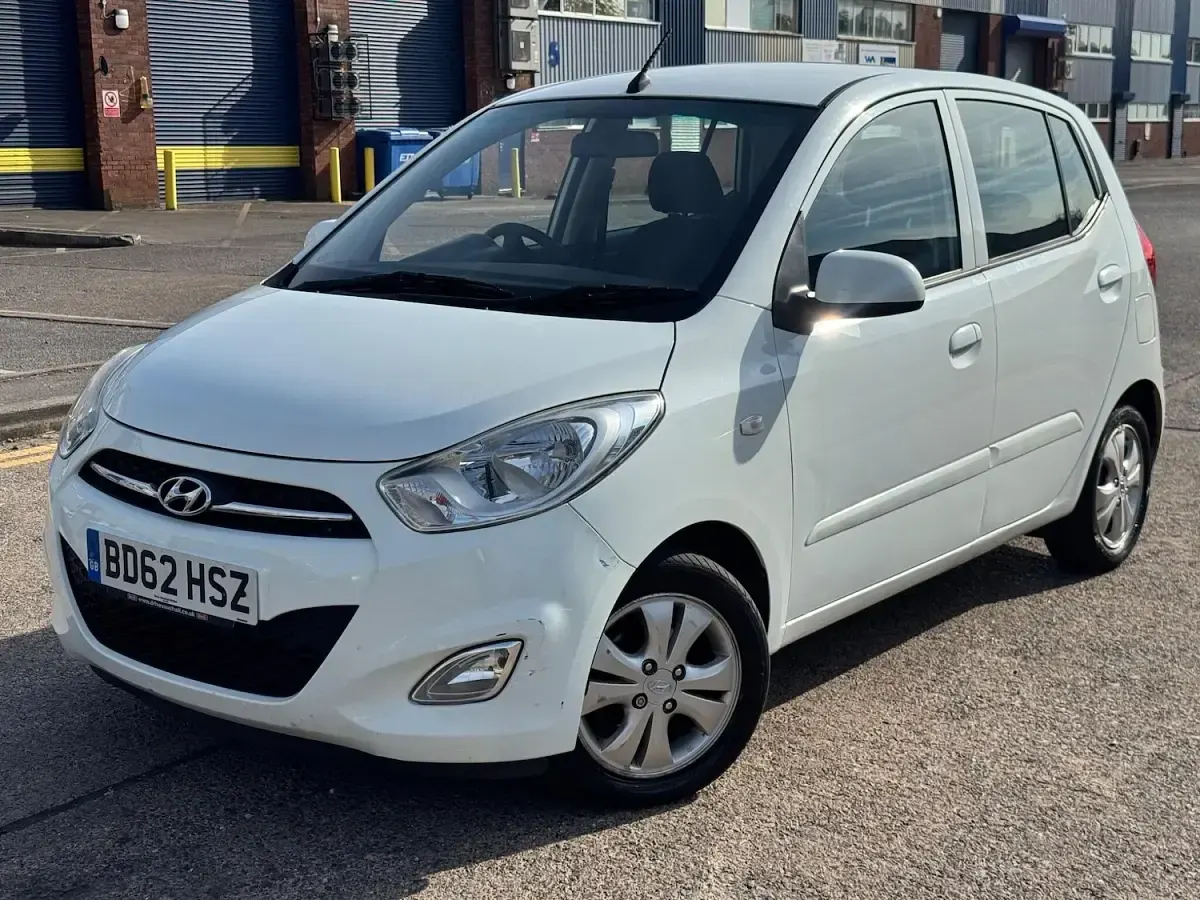 Used Hyundai i10 Active 85 HP (62 kW) 2013 White Hatchback