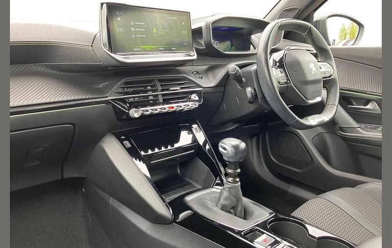 Used Peugeot 2008 GT 131 HP (96 kW) 2023 Nera black SUV