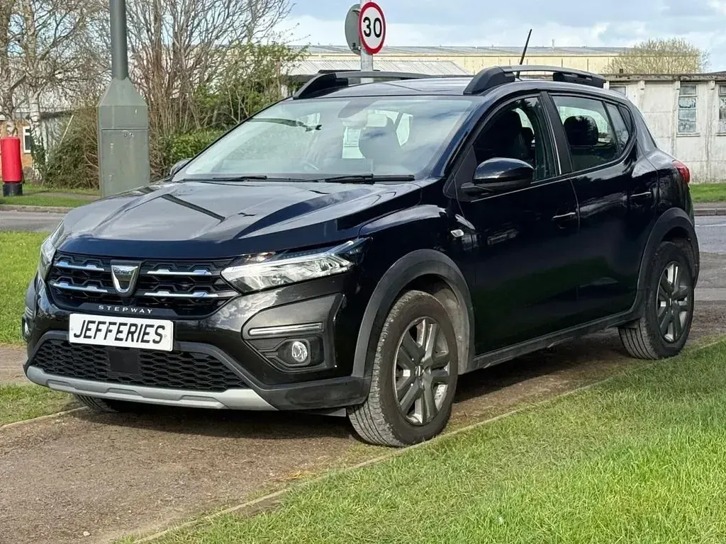 Begagnad Dacia Sandero Comfort 90 HK (66 kW) 2022 Svart Halvkombi