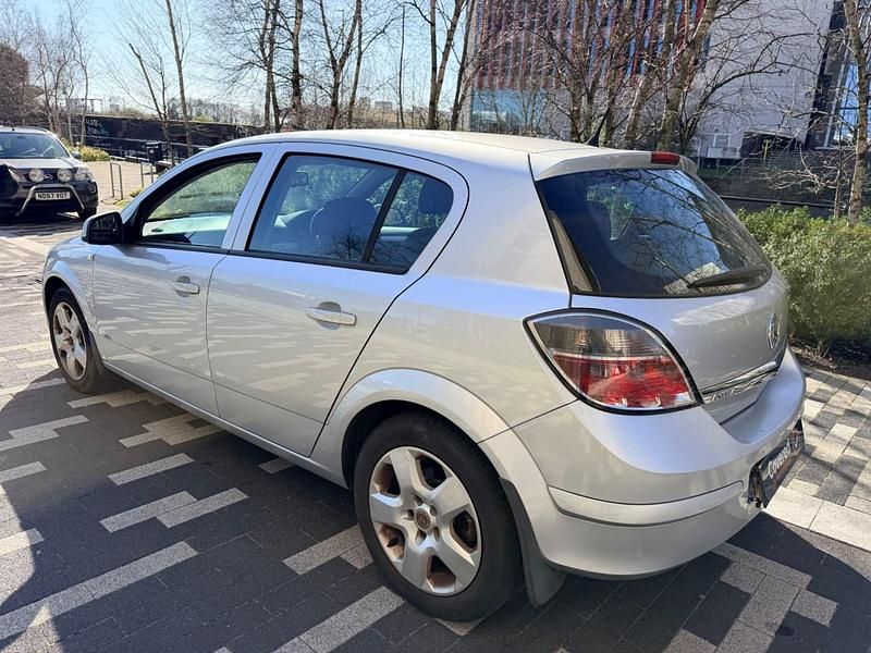 Begagnad Vauxhall Astra Active 2010 Silver Halvkombi