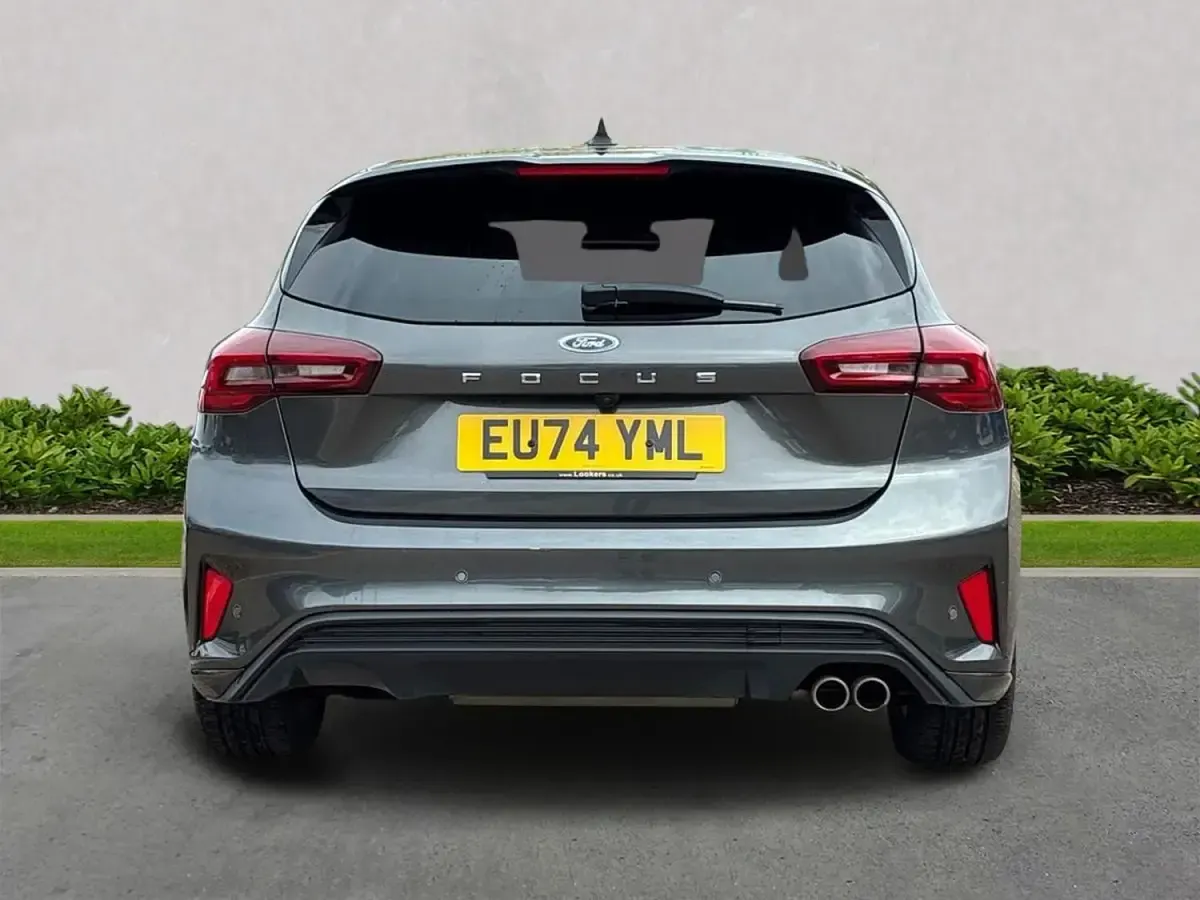 Begagnad Ford Focus ST-Line 2025 Grå Halvkombi