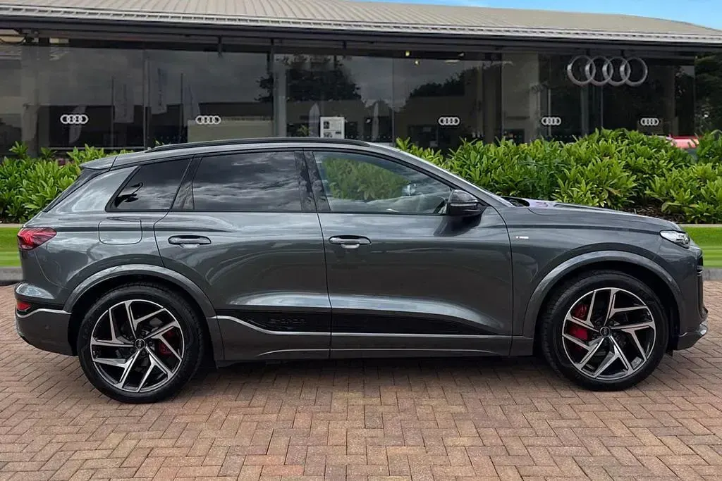 Used Audi Q6 e-tron Performance 239 kW (326 HP) 2026 Grey SUV