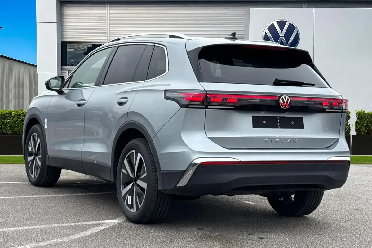 New VW Touran Elegance 150 HP (110 kW) 2026 Silver MPV