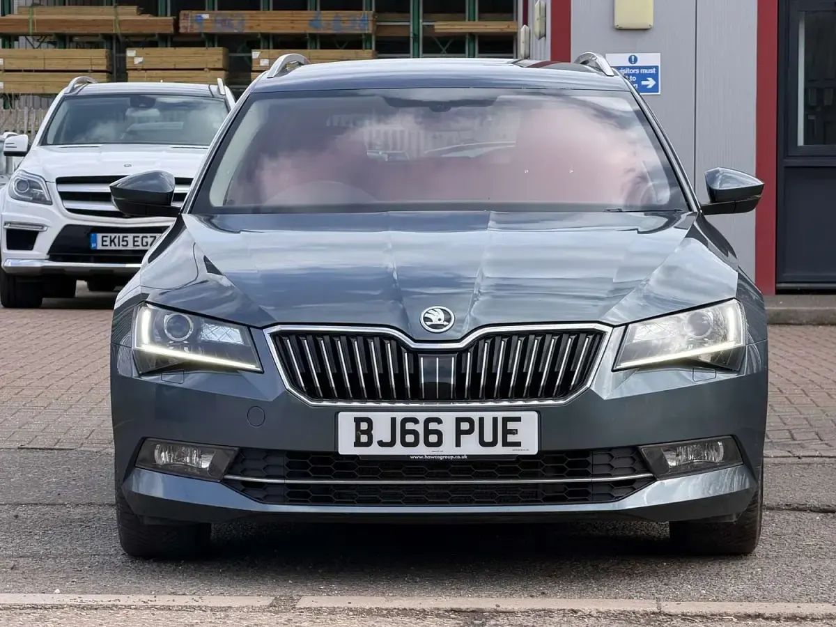 Used Skoda Superb SE L Executive 190 HP (139 kW) 2016 Grey Estate