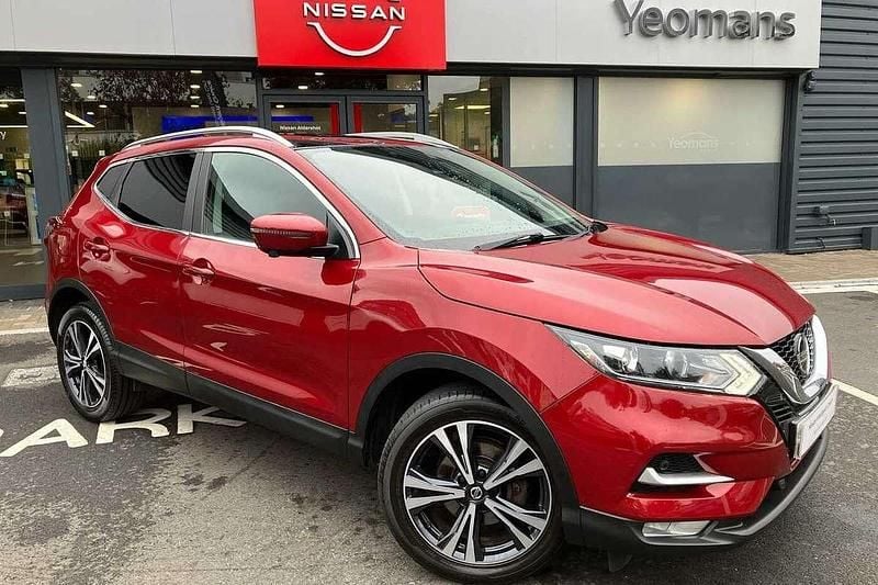Red Used 2021 Nissan Qashqai N-Connecta SUV | £13,990 (Super price) - Image 1/4