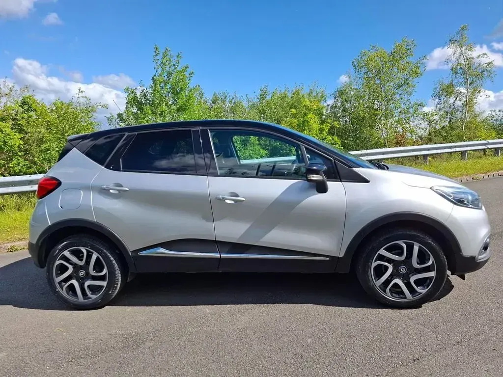 Used Renault Captur Dynamique 90 HP (66 kW) 2016 Silver/black SUV