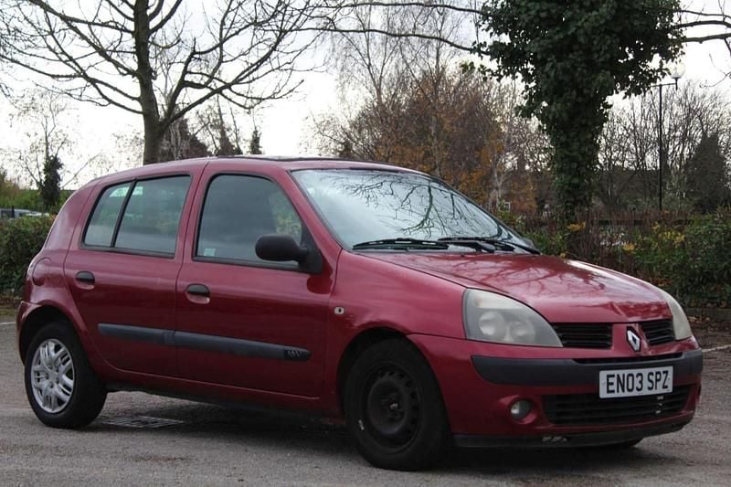 Red Used 2003 Renault Clio II Expression Hatchback | £1,490 (Good price) - Image 1/4