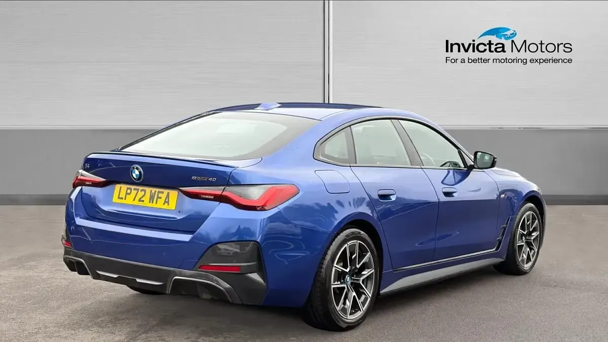 Usado BMW i4 M Sport 250 kW (340 CV) 2023 Azul Berlina