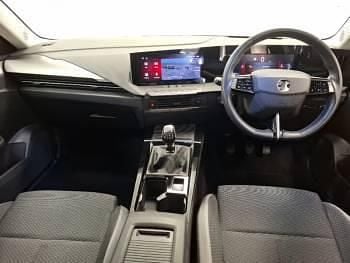 Used Vauxhall Astra Design Edition 110 HP (80 kW) 2022 White Hatchback