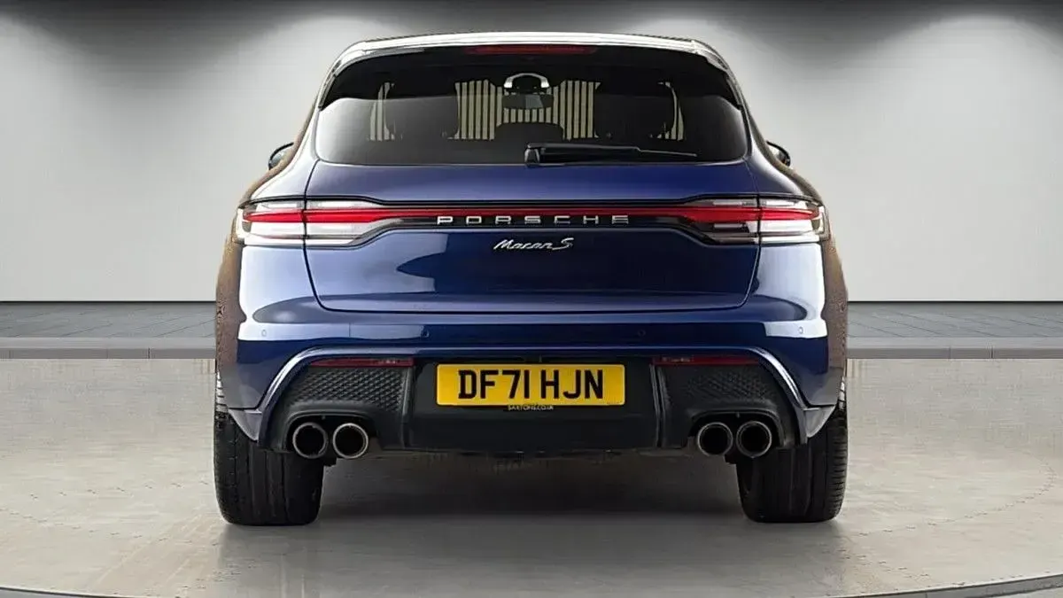 Used Porsche Macan 380 HP (279 kW) 2022 Gentian blue metallic SUV