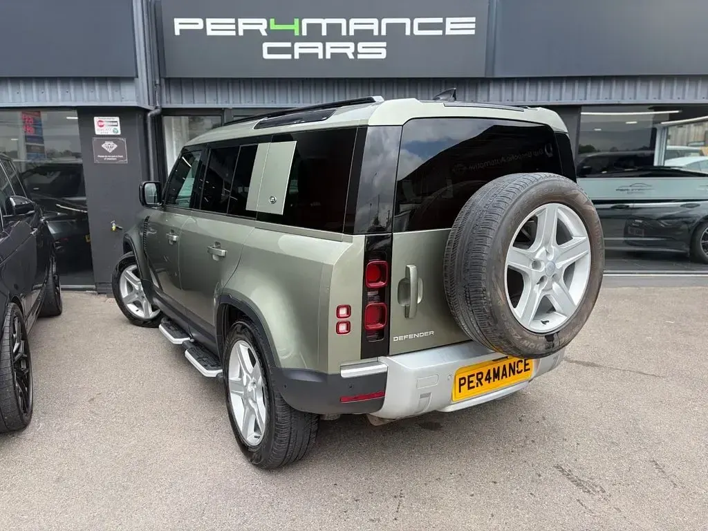 Used Land Rover Defender SE 300 HP (220 kW) 2023 Green SUV