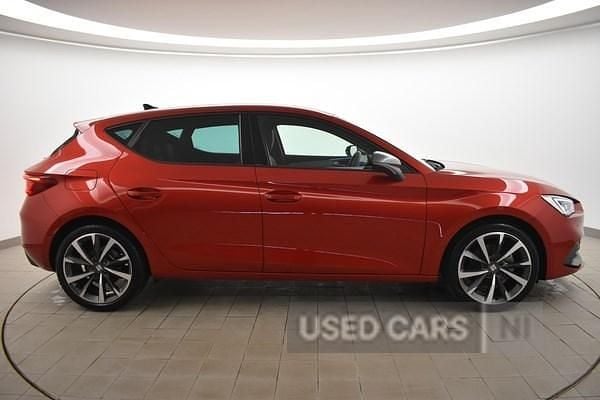 Begagnad Seat Leon FR Sport 2024 Röd Halvkombi