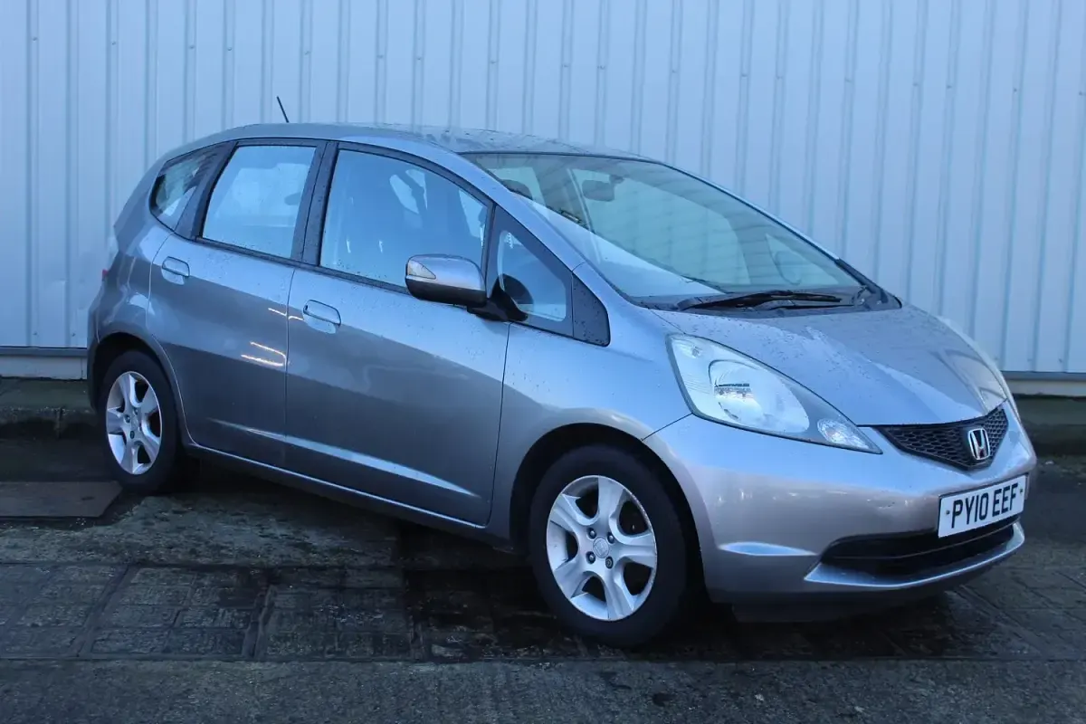 Used Honda Jazz ES 100 HP (73 kW) 2010 Silver Hatchback