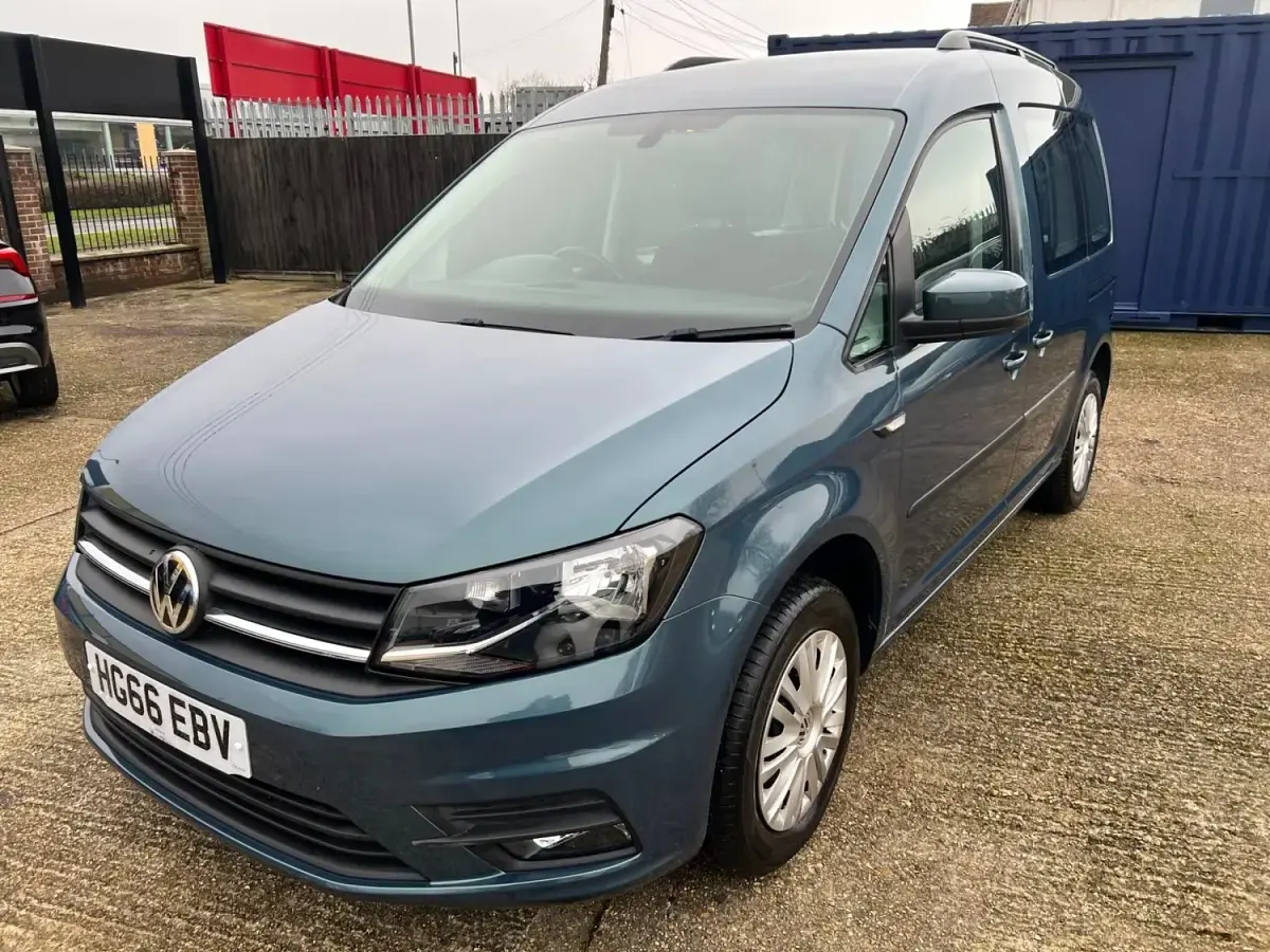 Second-hand VW Caddy Life 122 CP (89 kW) 2016 Verde Monovolum