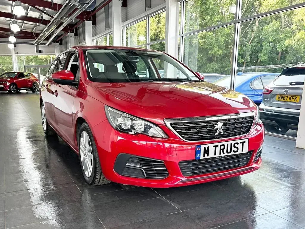 Used Peugeot 308 SW Active 120 HP (88 kW) 2018 Red Estate