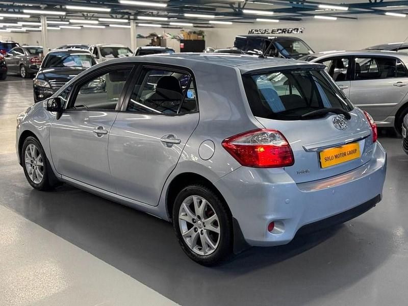 Used Toyota Auris 101 HP (74 kW) 2012 Blue Hatchback