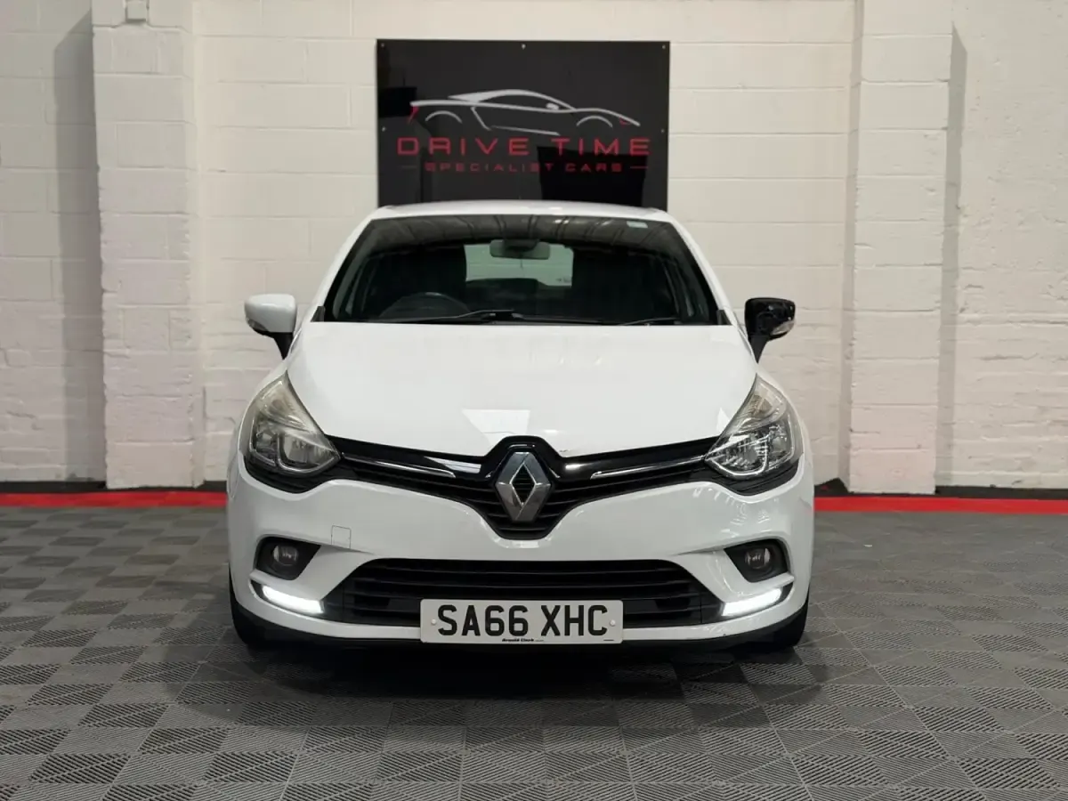 Begagnad Renault Clio IV Dynamique 2016 Vit Halvkombi