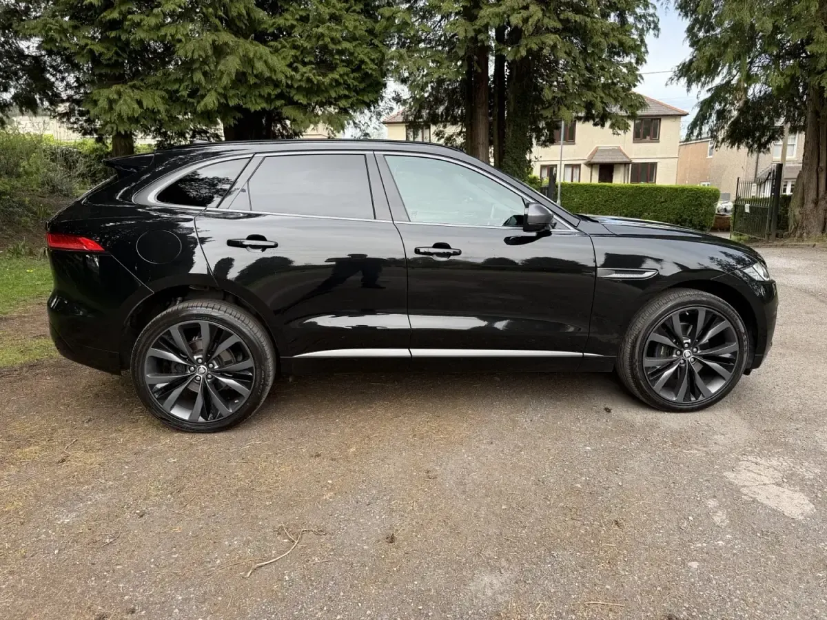 Begagnad Jaguar F-Pace 300 HK (220 kW) 2020 Svart SUV