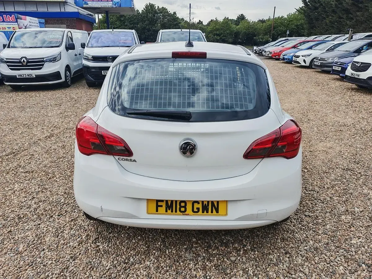 Used Vauxhall Corsa S 95 HP (69 kW) 2018 White Hatchback