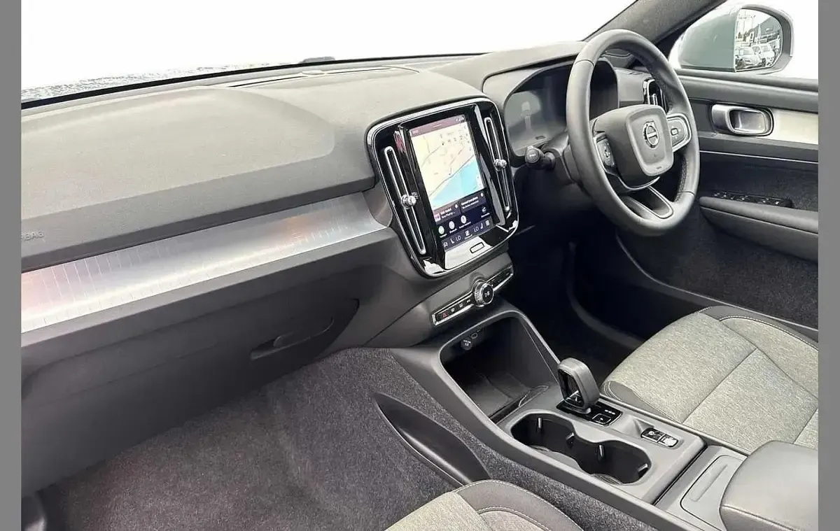 Used Volvo XC40 Core 163 HP (119 kW) 2025 Vapour grey SUV